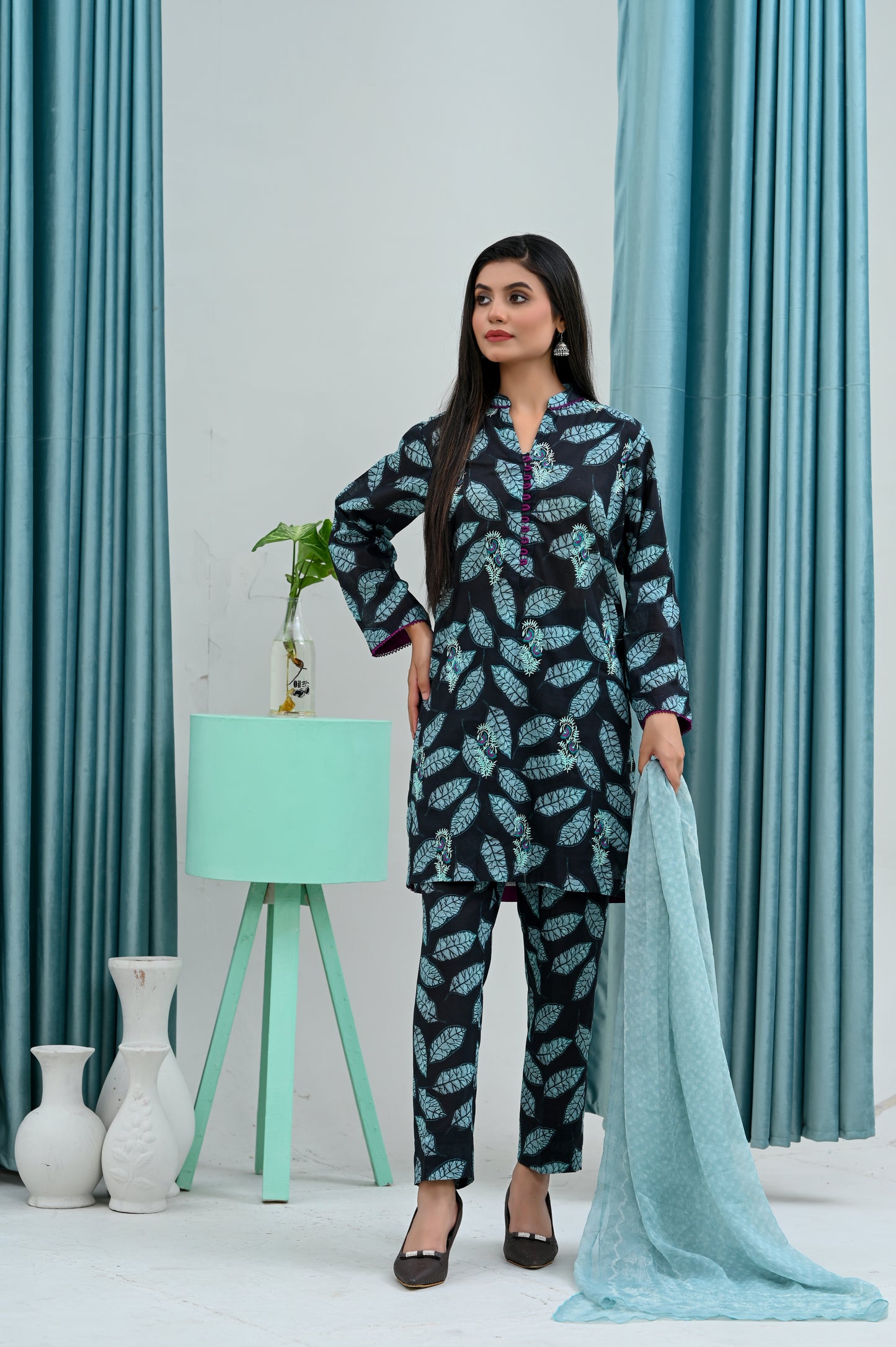 3 Piece Embroidered Lawn Suit (Pret)