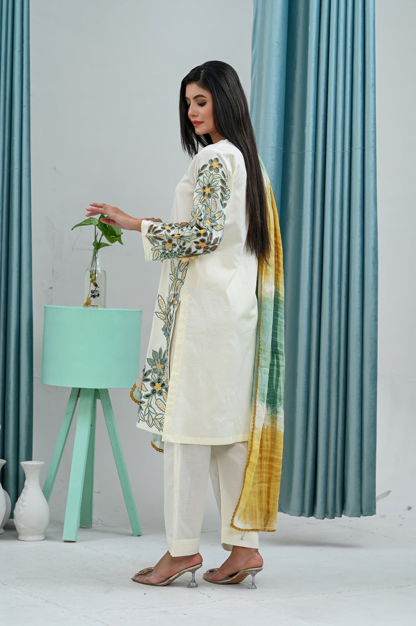 3 Piece Embroidered Lawn Suit (Pret)